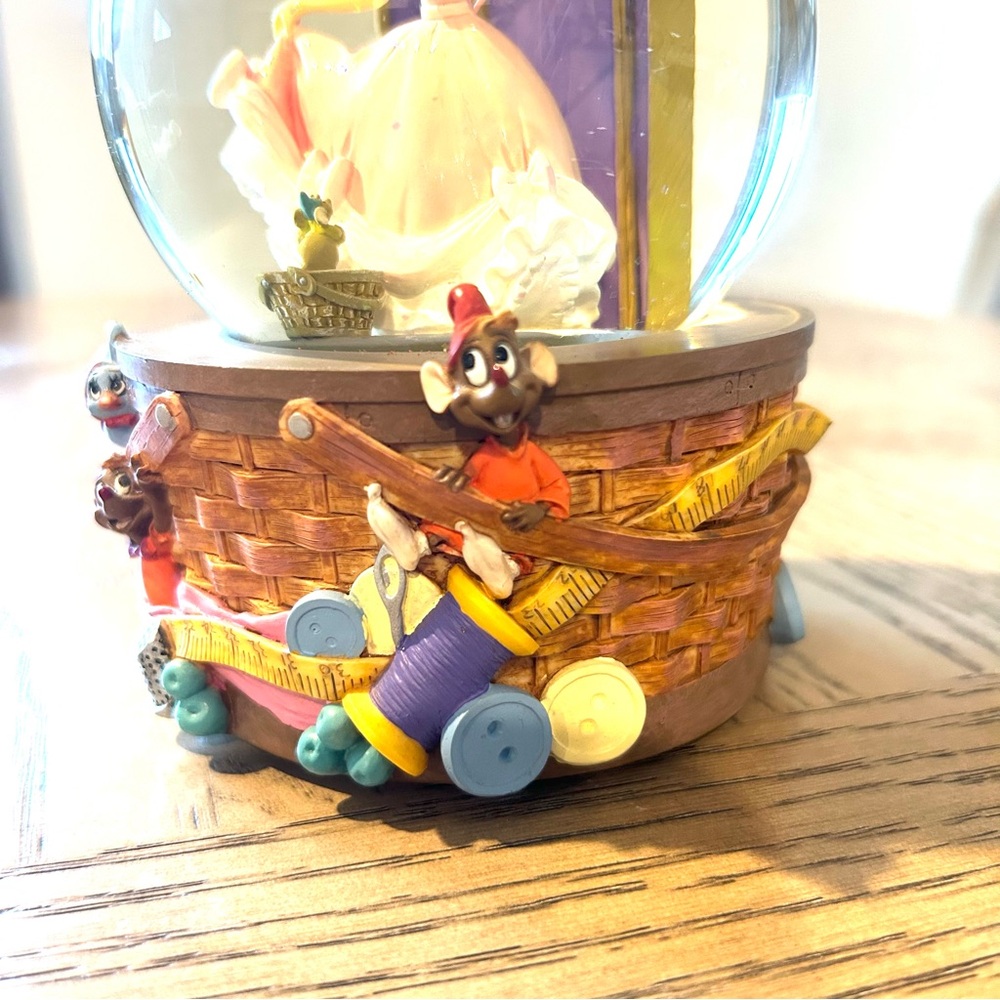 Disney Cinderella Snow Globe Music Box Enesco A Dream is a Wish Your Heart Makes - Picture 4 of 9